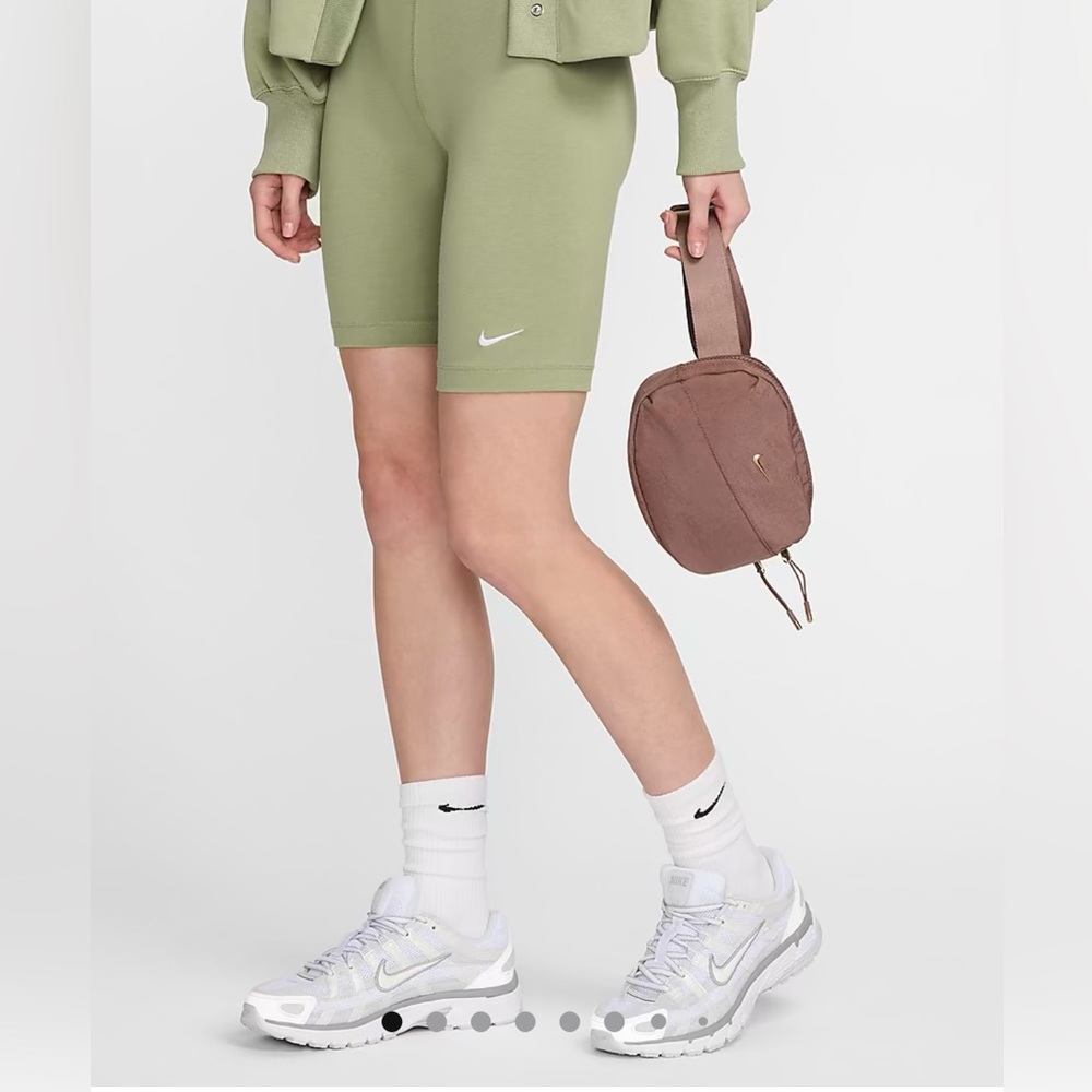 Nike Aura Crossbody Bag (2L) - Picture 2 of 11